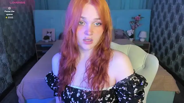 Emilly Hiil online show from July 4, 2026, 1:23 am
