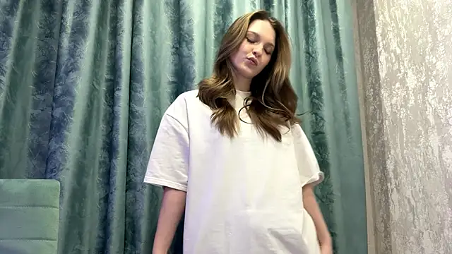 Snapshot of Chillinghotspot chatting on April 11, 2026, 5:27 pm Chillinghotspot online show from April 11, 2026, 5:27 pm