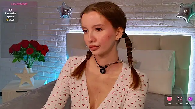 Molly  Quinn online show from June 7, 2026, 5:40 pm