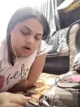 hotsilk21 online show from May 3, 2026, 6:33 pm