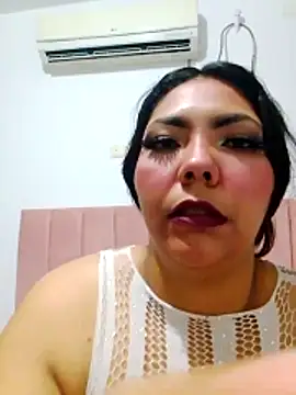 Izel  online show from June 5, 2026, 3:22 am