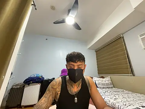 tattoo hottie online show from April 15, 2026, 1:37 pm