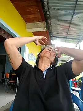 DulceM0609 online show from April 16, 2026, 5:25 pm