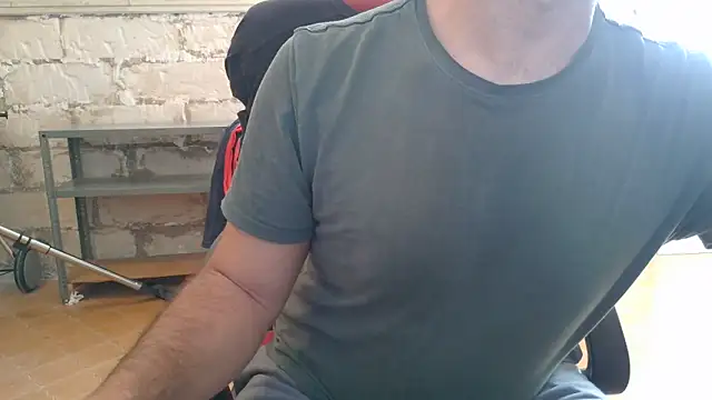 brunosso85ita online show from April 18, 2026, 1:13 pm