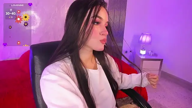 IsabellaDubois  online show from April 16, 2026, 12:50 pm