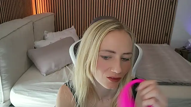 Ella Mysterie online show from April 26, 2026, 8:44 am