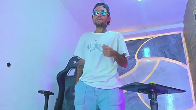 Josh Hot Sex online show from April 14, 2026, 11:26 am