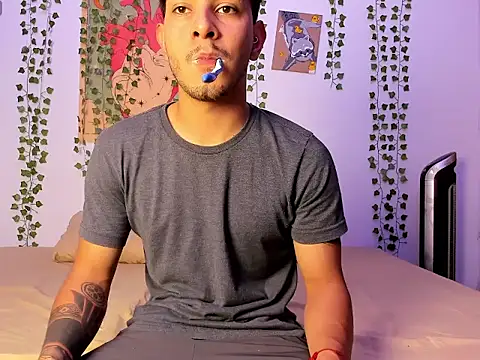 Snapshot of JaxJinx chatting on April 14, 2026, 12:37 am JaxJinx online show from April 14, 2026, 12:37 am