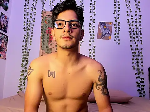 Snapshot of JaxJinx chatting on April 15, 2026, 2:39 am JaxJinx online show from April 15, 2026, 2:39 am