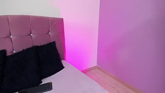 Flor pink online show from April 24, 2026, 3:41 am