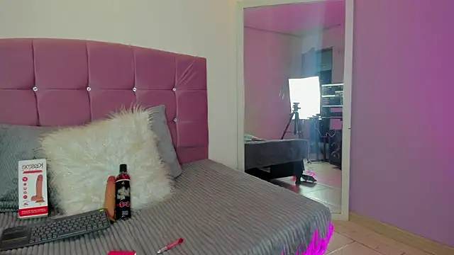 Flor pink online show from May 27, 2026, 3:36 am