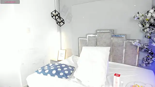 Veronicacarper online show from April 15, 2026, 3:34 am