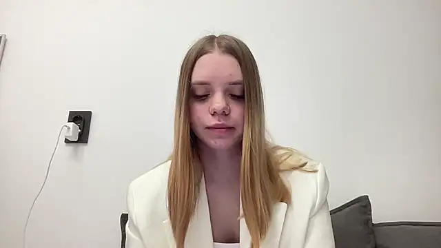 Moris 01  online show from April 15, 2026, 4:18 am