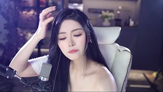 Seraphinei online show from May 18, 2026, 1:05 pm