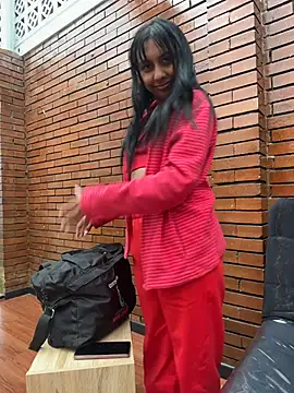 MELIZ QUEEN online show from June 23, 2026, 12:47 pm