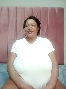BUSTYQUEEN56  online show from June 6, 2026, 8:08 am