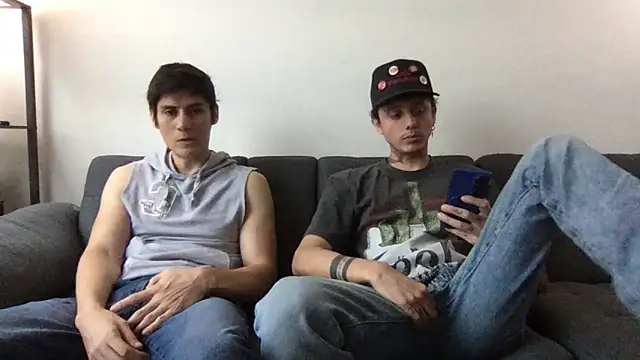 Chrixtopherobin online show from April 28, 2026, 8:57 pm