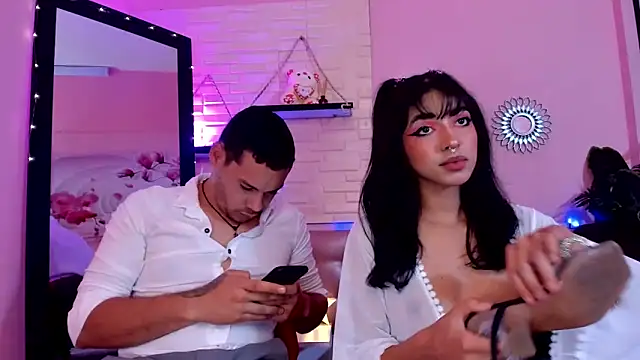 Aronandmoli69 online show from May 28, 2026, 4:57 pm