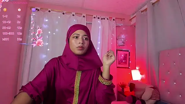 NadiaKarim  online show from April 16, 2026, 12:17 pm