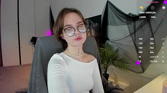 Snapshot of RisoSweet chatting on May 10, 2026, 8:33 pm RisoSweet online show from May 10, 2026, 8:33 pm