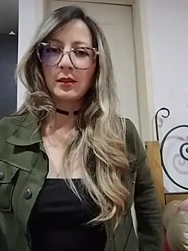 VALELUXX online show from May 16, 2026, 2:10 am