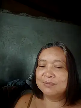 jeanyummytits online show from May 21, 2026, 11:13 pm