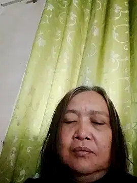 jeanyummytits online show from June 11, 2026, 10:18 pm