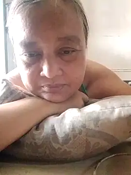 jeanyummytits online show from June 6, 2026, 3:45 am