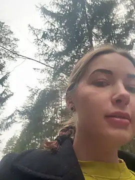 Doris2222 online show from April 17, 2026, 10:07 am