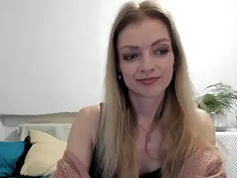 Snapshot of Severina7 chatting on June 9, 2026, 8:32 pm Severina7 online show from June 9, 2026, 8:32 pm