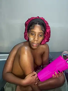 Snapshot of petite_bee chatting on June 2, 2026, 4:01 am petite bee online show from June 2, 2026, 4:01 am