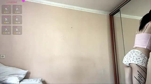 LaurenBlade online show from June 18, 2026, 8:13 am