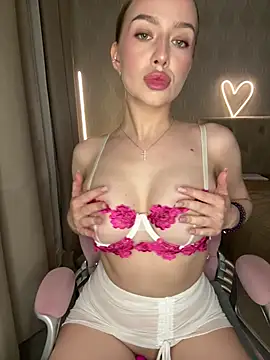 AlisaPearl online show from June 28, 2026, 8:26 pm
