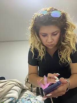 Snapshot of viictoria_moncada chatting on July 3, 2026, 1:56 am viictoria moncada online show from July 3, 2026, 1:56 am