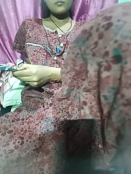 Snapshot of BaddieUnleashed chatting on April 13, 2026, 5:50 pm BaddieUnleashed online show from April 13, 2026, 5:50 pm