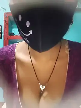 Snapshot of BaddieUnleashed chatting on April 14, 2026, 7:35 am BaddieUnleashed online show from April 14, 2026, 7:35 am