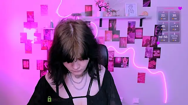 nikki kiss  online show from April 23, 2026, 12:40 pm