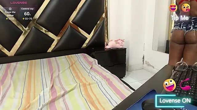 Snapshot of AprilyCrystal2 chatting on April 14, 2026, 11:48 am AprilyCrystal2 online show from April 14, 2026, 11:48 am