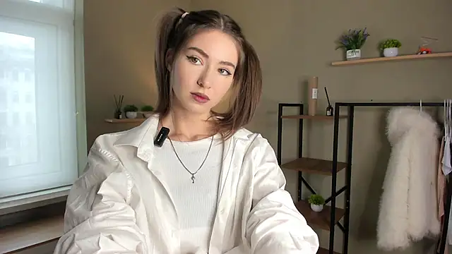 Peaches Peaches online show from April 19, 2026, 10:05 am