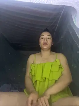 Snapshot of daisy-yeu chatting on April 14, 2026, 2:44 pm daisy-yeu online show from April 14, 2026, 2:44 pm