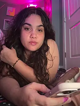 Islandmamita online show from May 5, 2026, 4:15 am