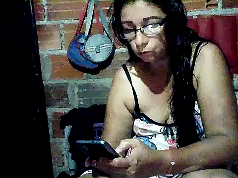 lola teem online show from April 17, 2026, 4:37 am