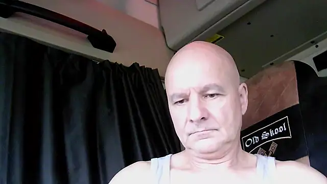 Snapshot of mannohmann5 chatting on April 14, 2026, 6:02 pm mannohmann5 online show from April 14, 2026, 6:02 pm