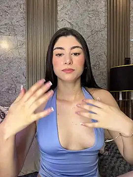 Snapshot of evelyn_hills chatting on June 11, 2026, 3:20 pm evelyn hills online show from June 11, 2026, 3:20 pm