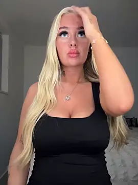 Snapshot of Vanillaheavennn chatting on April 14, 2026, 8:03 pm Vanillaheavennn online show from April 14, 2026, 8:03 pm