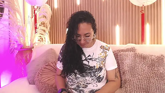 Velvet Curly online show from June 18, 2026, 12:43 pm