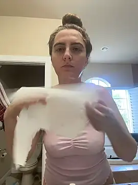 prettykitttty online show from June 20, 2026, 1:27 pm