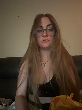 prettykitttty online show from April 19, 2026, 8:37 am