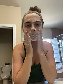 prettykitttty online show from June 23, 2026, 2:26 pm
