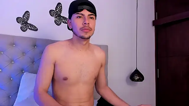 Izack 01 online show from April 16, 2026, 2:18 pm